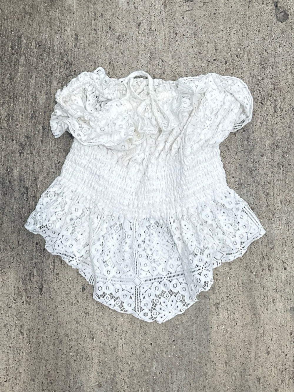 Kimchi Blue White Lace Smocked Strapless Top